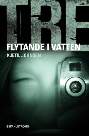 Flytande i vatten / Kjetil Johnsen ; översättning: Barbro Lagergren