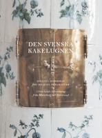 Den svenska kakelugnen : 1700-talets tillverkning från Marieberg och Rörstrand / Susanna Scherman ; fotografier: Michael Perlmutter