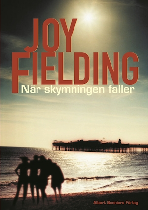 När skymningen faller : roman / Joy Fielding ; översättning av Gertrud Hemmel
